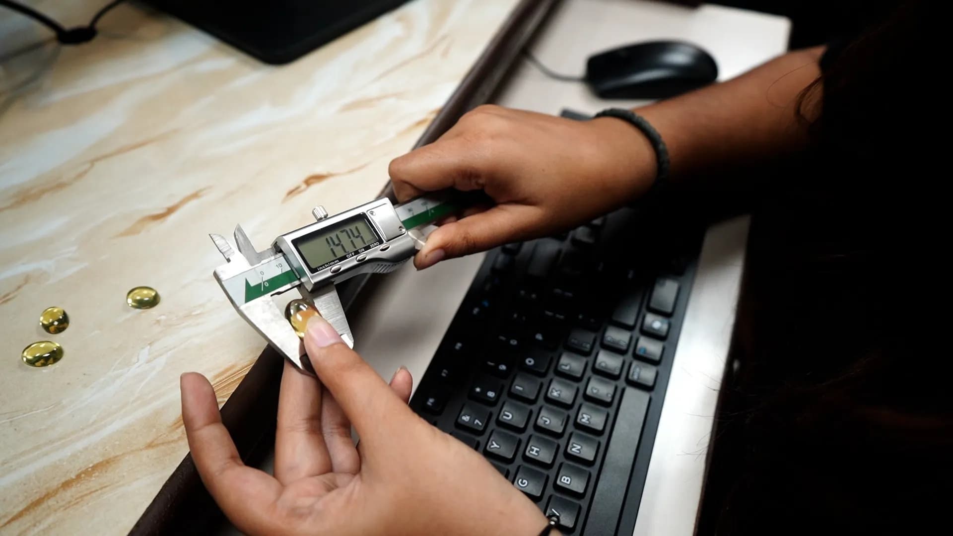 A gemology practical — sizing a gemstone with a digital caliper
