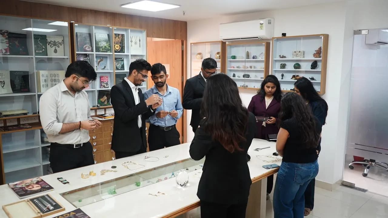 Students examining loose gemstones and jewellery in the gem studio